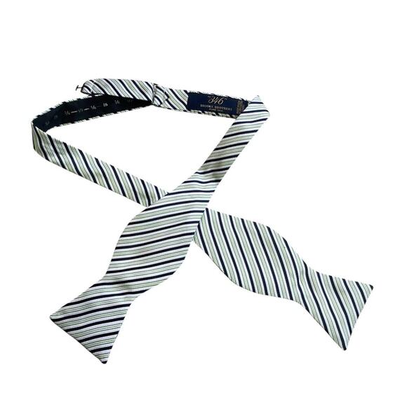 Brooks Brothers 346 pure silk striped bow tie white navy green - Picture 1 of 4
